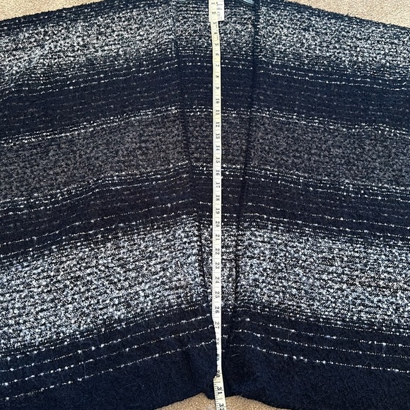 Woolrich Black and White Flowy Cozy Boho Poncho Blanket Wrap Women’s OS - Picture 6 of 8